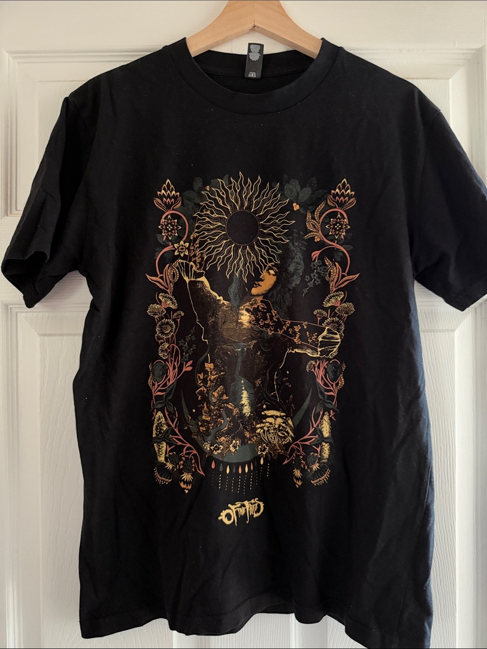 Of the trees official merch- Black Graphic Print Men's T-Shirt with Sun Motif